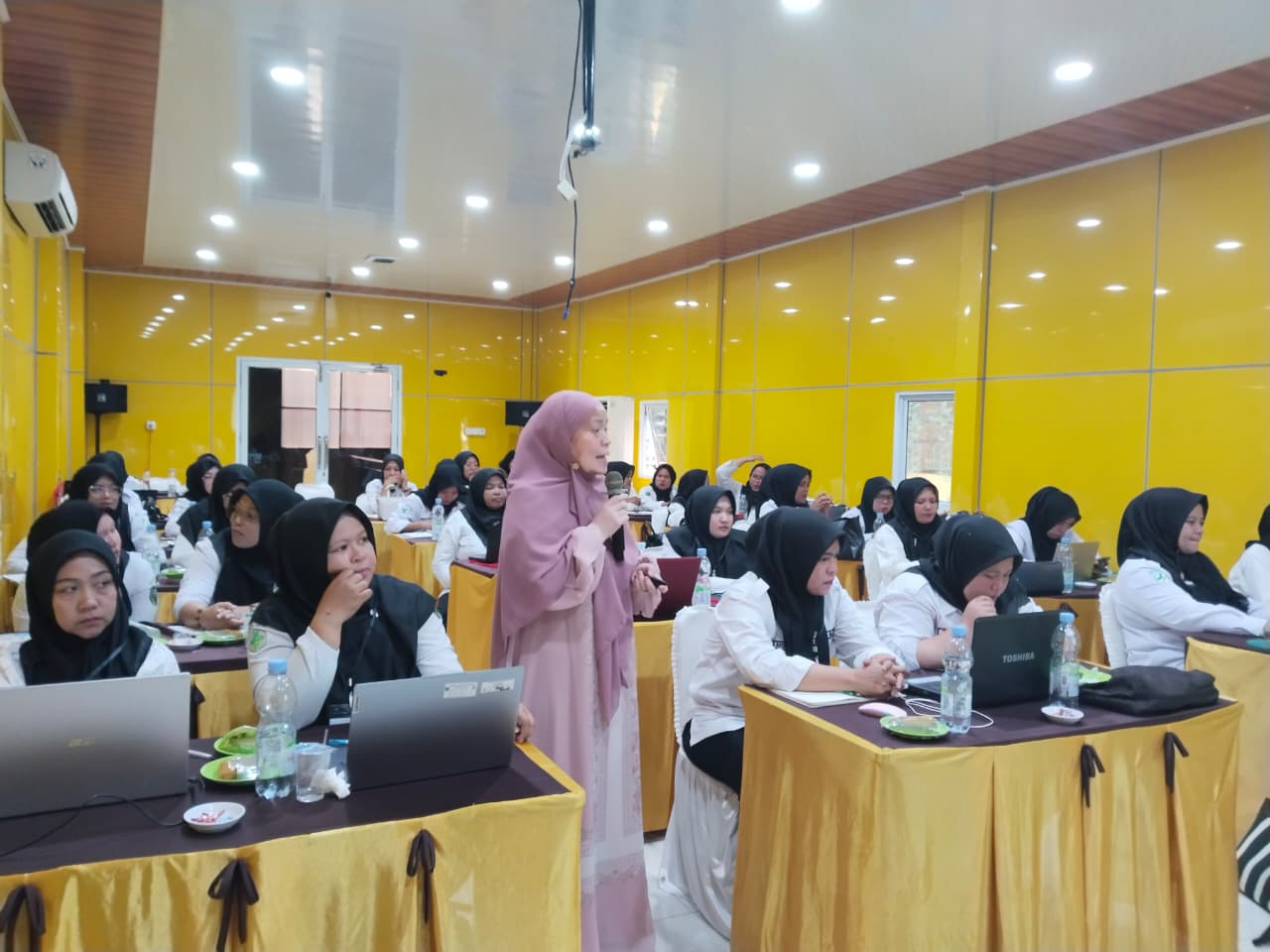 Read more about the article Pelatihan Pelayanan Antenatal Care, Persalinan, Nifas, dan Skrining Hipotiroid Kongenital (SHK) bagi Bidan di FKTP di Lingkungan Pemerintah Kabupaten Pasaman